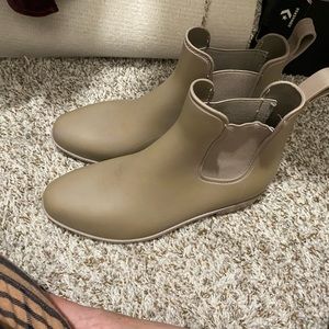 Target CHELSEA RAIN BOOTS 8